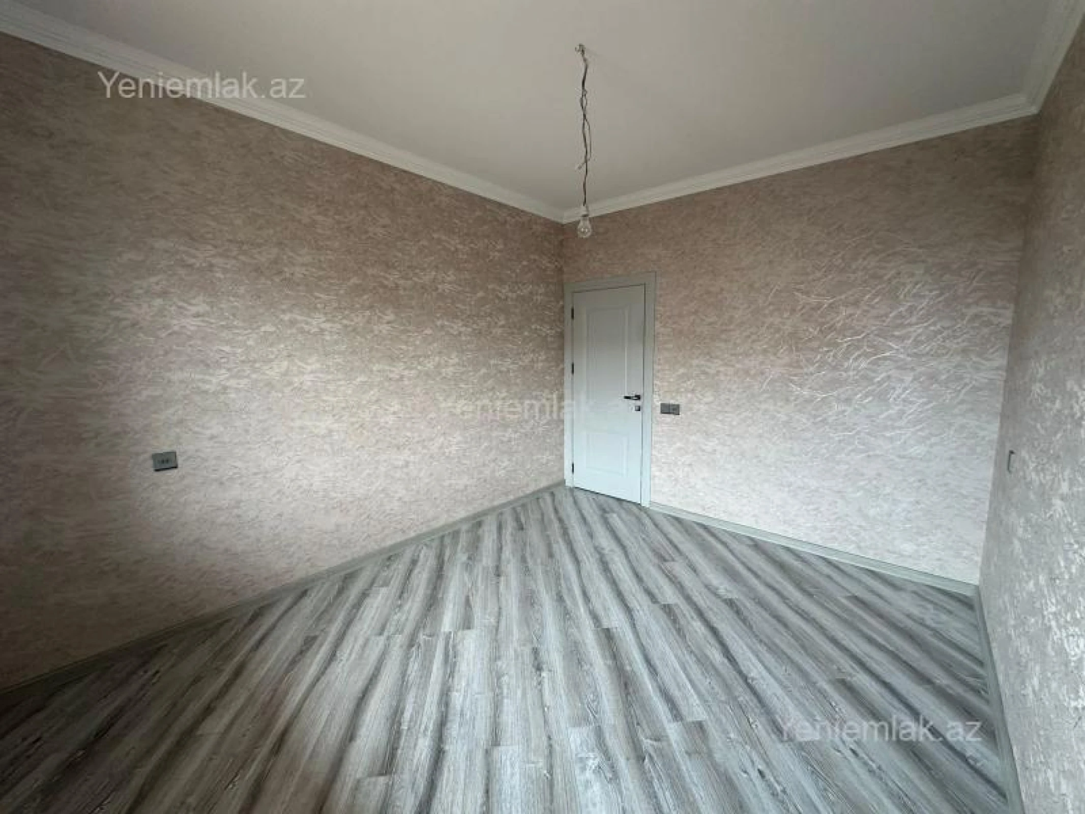 Satılır 5 otaqlı köhnə tikili 130 m²
