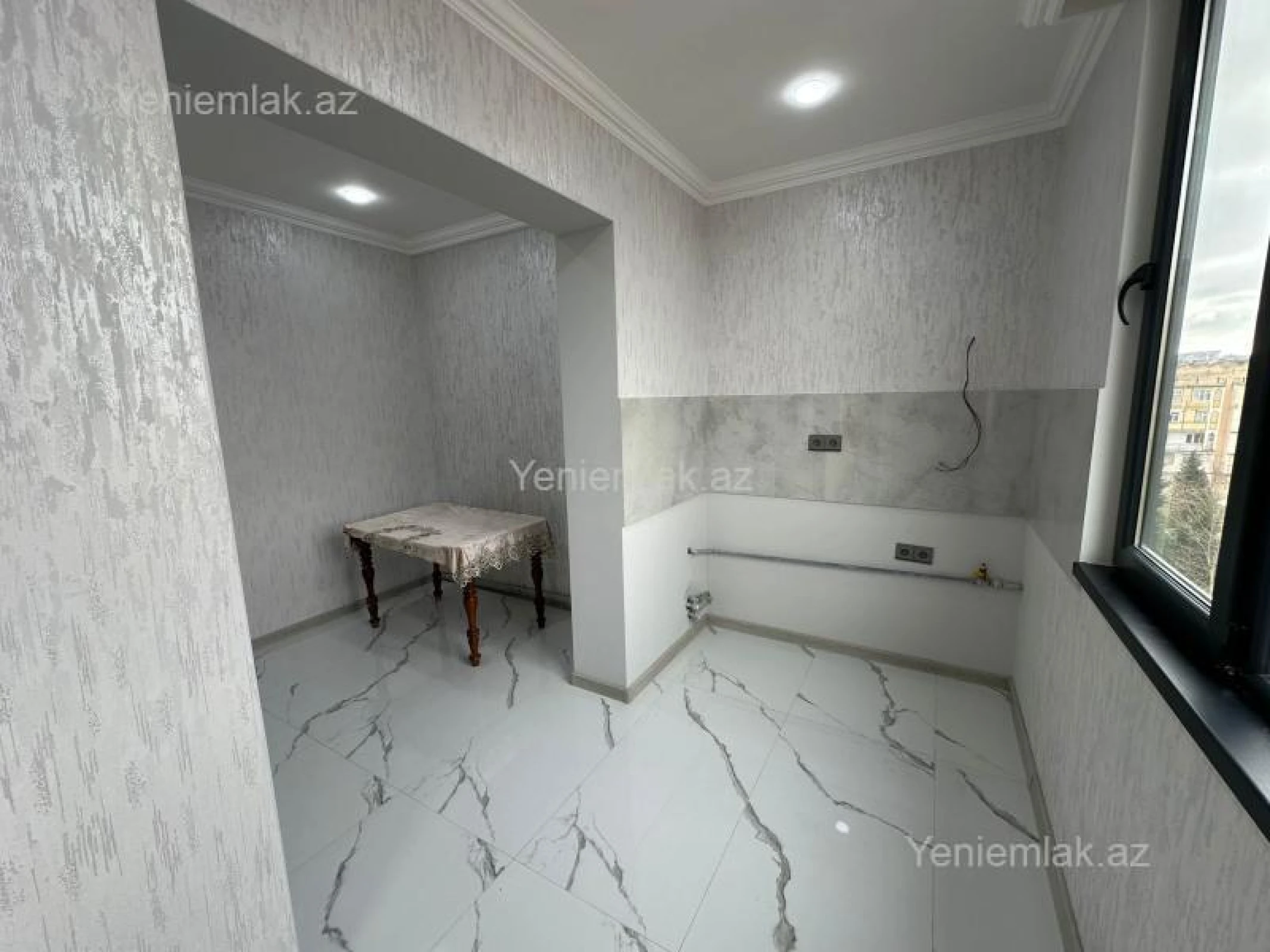 Satılır 5 otaqlı köhnə tikili 130 m²