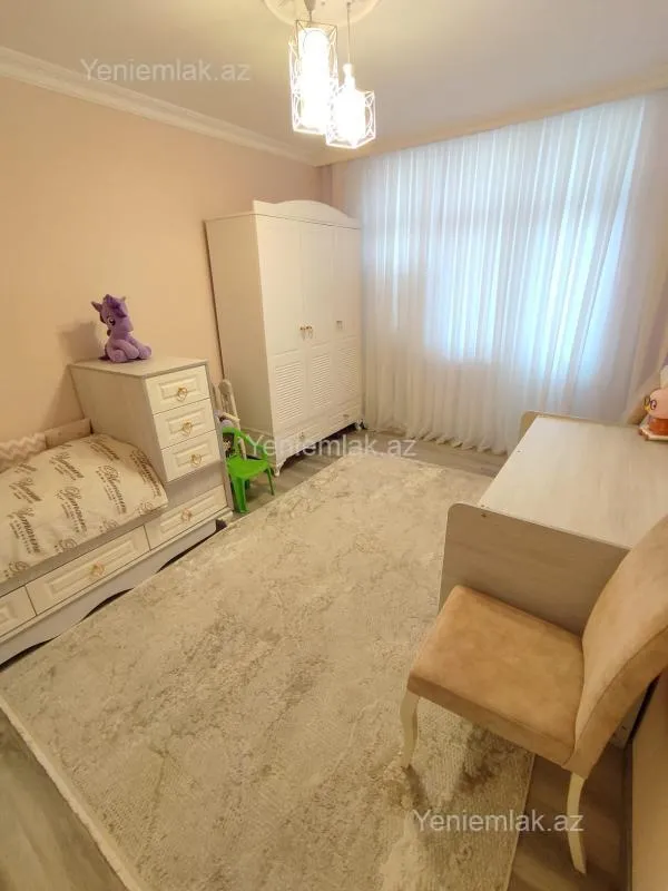 Satılır 5 otaqlı köhnə tikili 100 m²