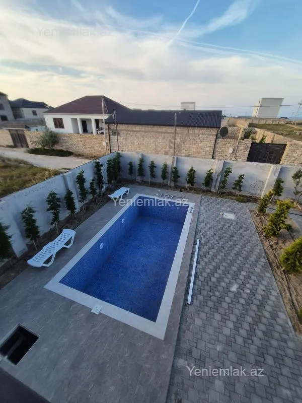 Satılır 6 otaqlı həyət evi 240 m²