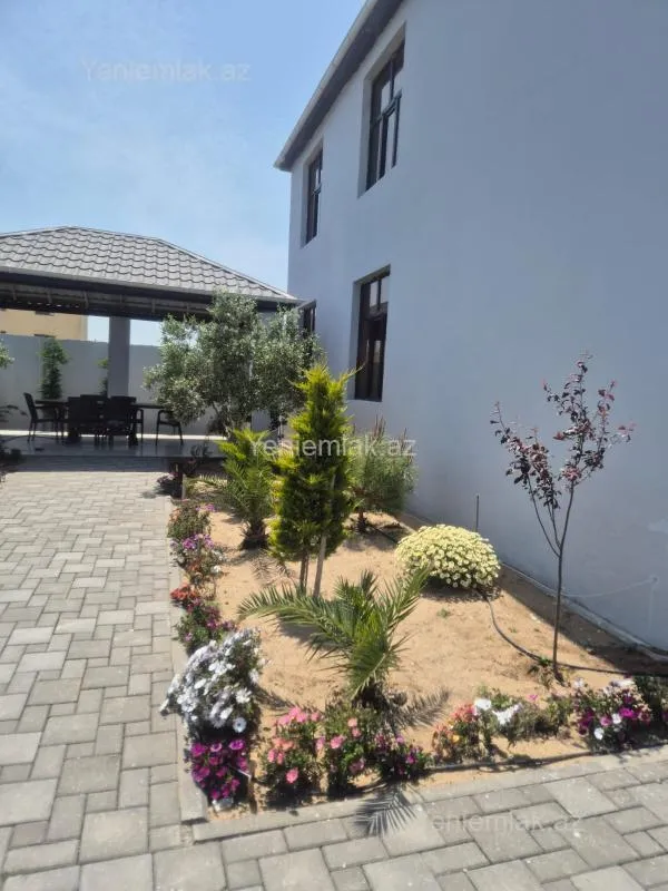 Satılır 6 otaqlı həyət evi 240 m²