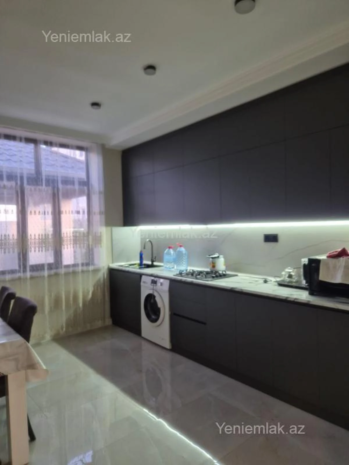 Satılır 6 otaqlı həyət evi 240 m²