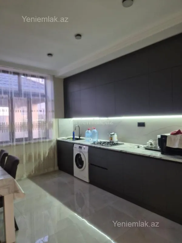 Satılır 6 otaqlı həyət evi 240 m²