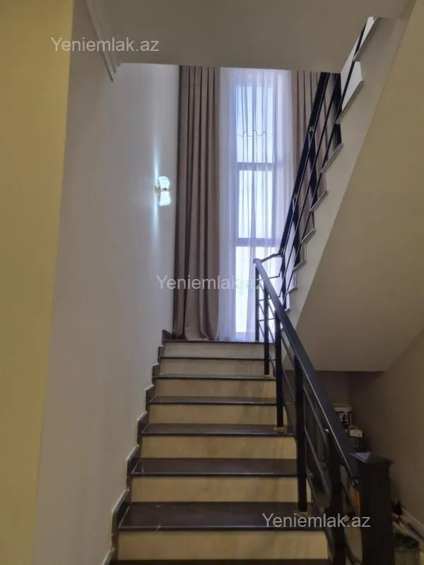 Satılır 6 otaqlı həyət evi 240 m²