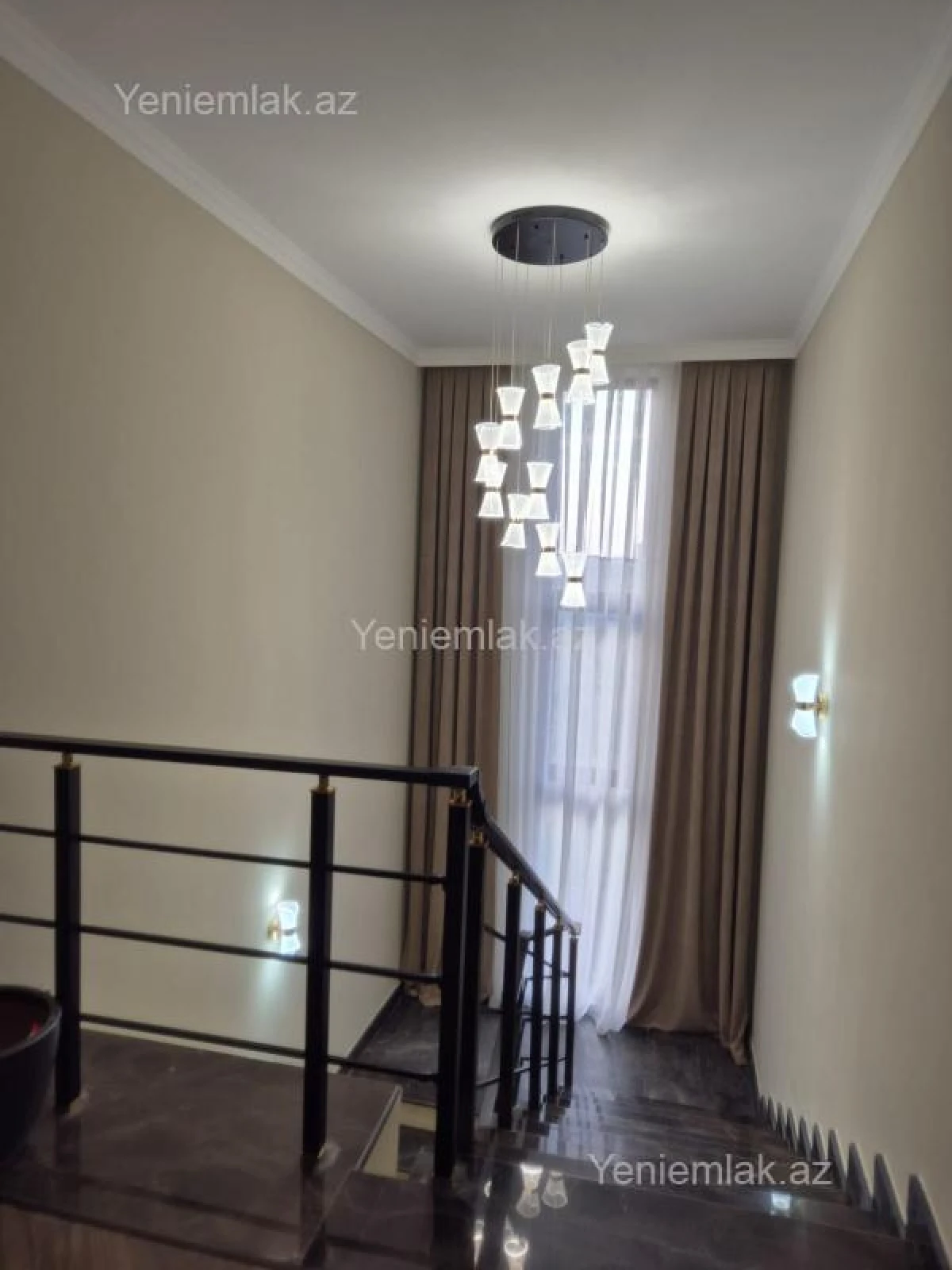 Satılır 6 otaqlı həyət evi 240 m²
