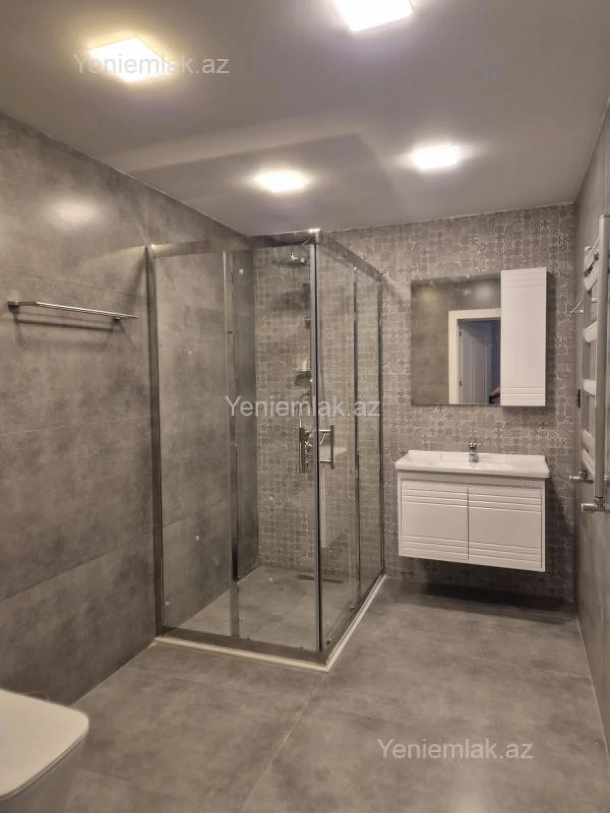 Satılır 6 otaqlı həyət evi 240 m²