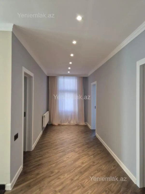 Satılır 6 otaqlı həyət evi 240 m²