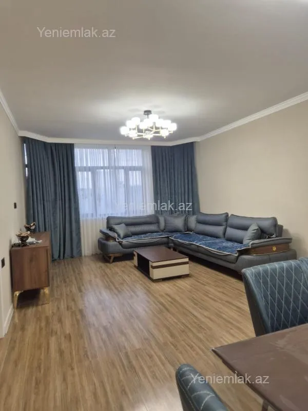 Satılır 6 otaqlı həyət evi 240 m²