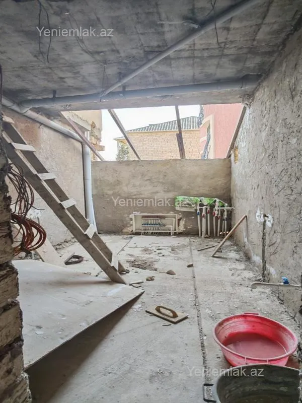 Satılır 6 otaqlı həyət evi 220 m²