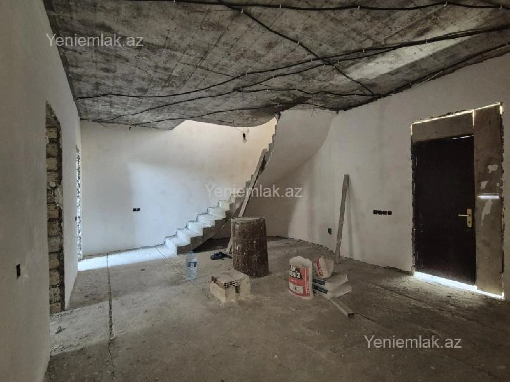 Satılır 6 otaqlı həyət evi 220 m²
