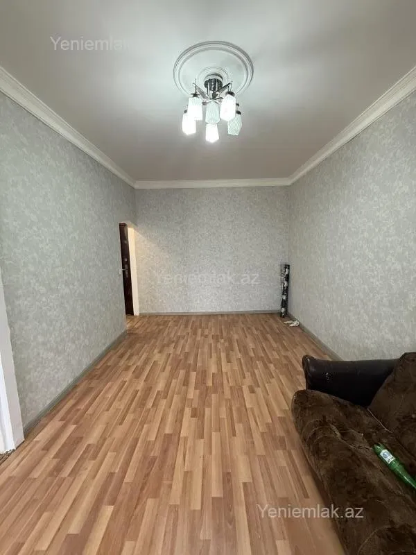 Satılır 1 otaqlı köhnə tikili 33 m²