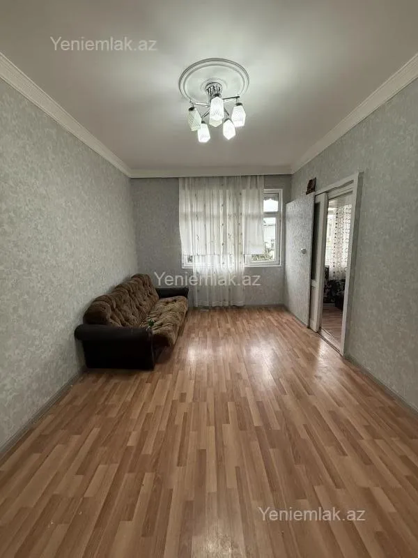 Satılır 1 otaqlı köhnə tikili 33 m²
