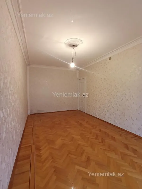 Satılır 3 otaqlı köhnə tikili 90 m²