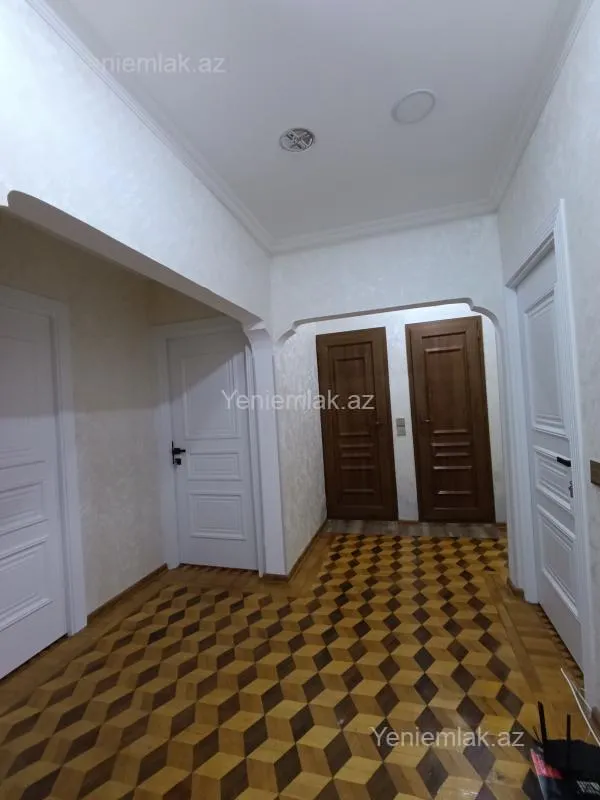 Satılır 3 otaqlı köhnə tikili 90 m²