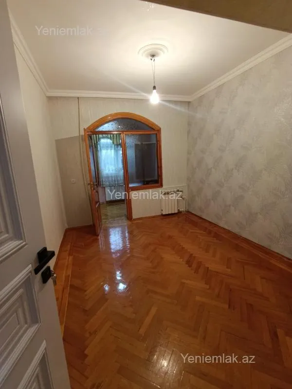 Satılır 3 otaqlı köhnə tikili 90 m²