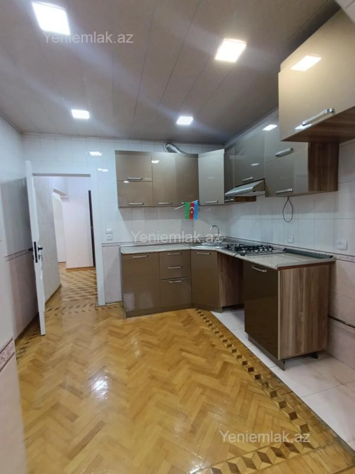 Satılır 3 otaqlı köhnə tikili 90 m²