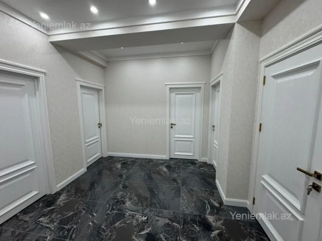 Satılır 3 otaqlı yeni tikili 160 m²