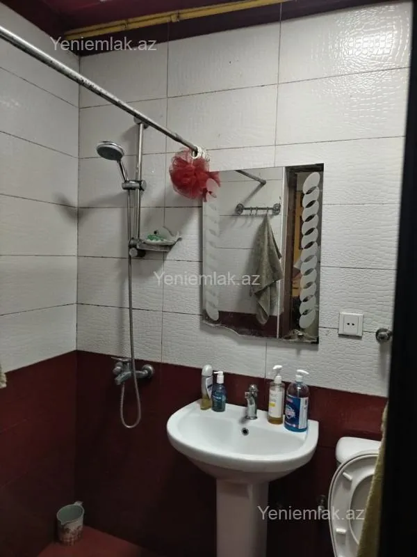 Satılır 2 otaqlı köhnə tikili 60 m²