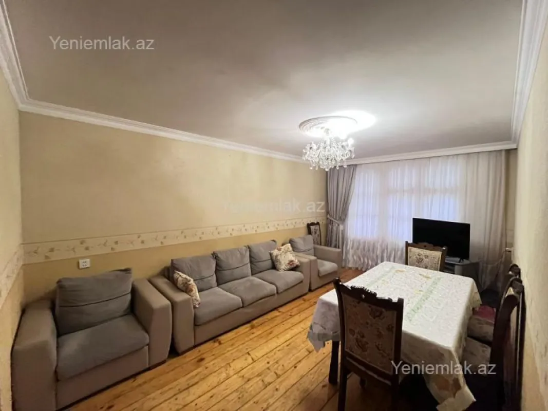 Satılır 2 otaqlı köhnə tikili 61 m²