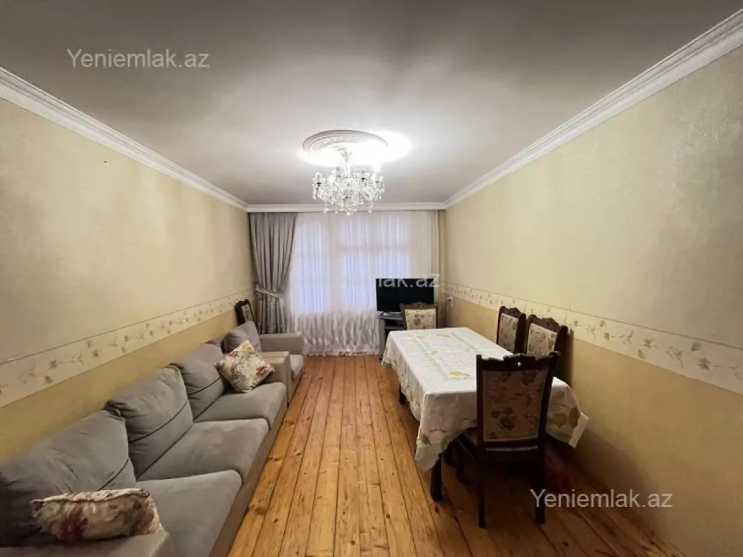 Satılır 2 otaqlı köhnə tikili 61 m²