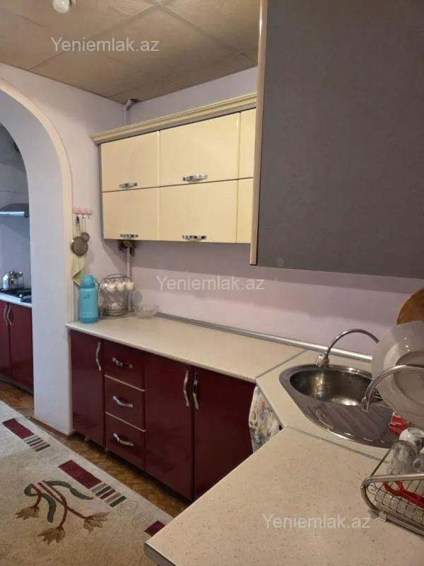 Satılır 4 otaqlı köhnə tikili 82 m²