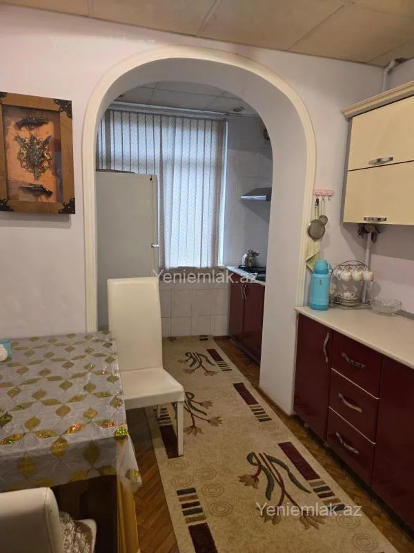 Satılır 4 otaqlı köhnə tikili 82 m²