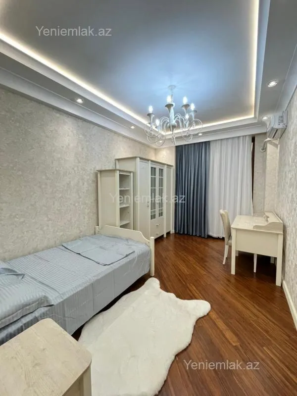 Satılır 4 otaqlı yeni tikili 180 m²