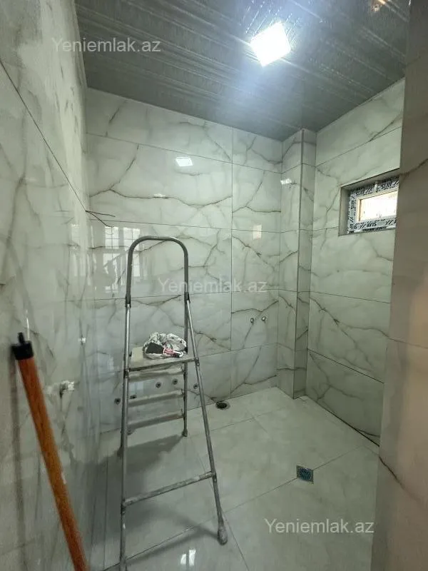 Satılır 4 otaqlı həyət evi 180 m²