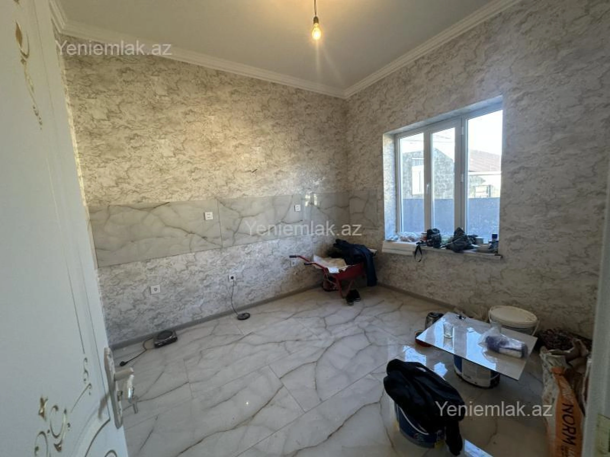 Satılır 4 otaqlı həyət evi 180 m²