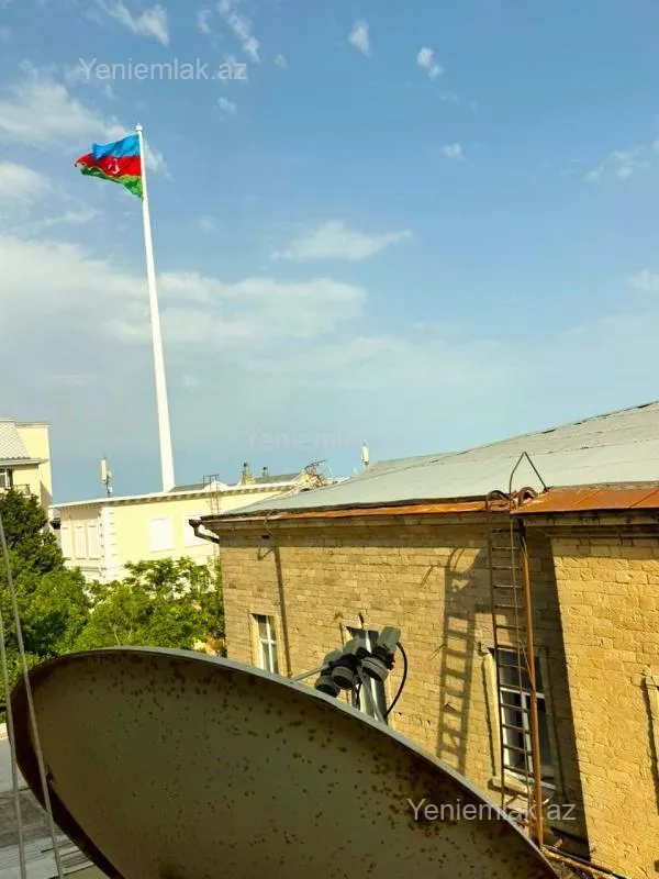 Satılır 2 otaqlı köhnə tikili 60 m²