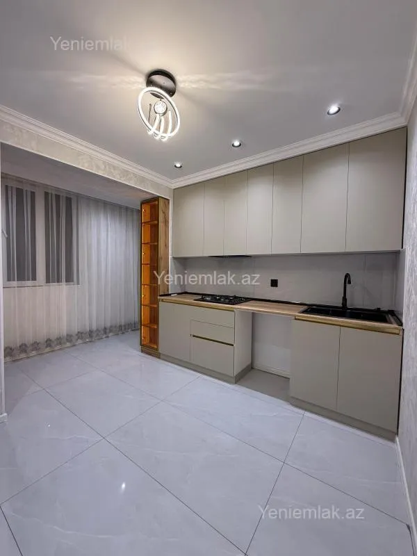Satılır 3 otaqlı köhnə tikili 82 m²