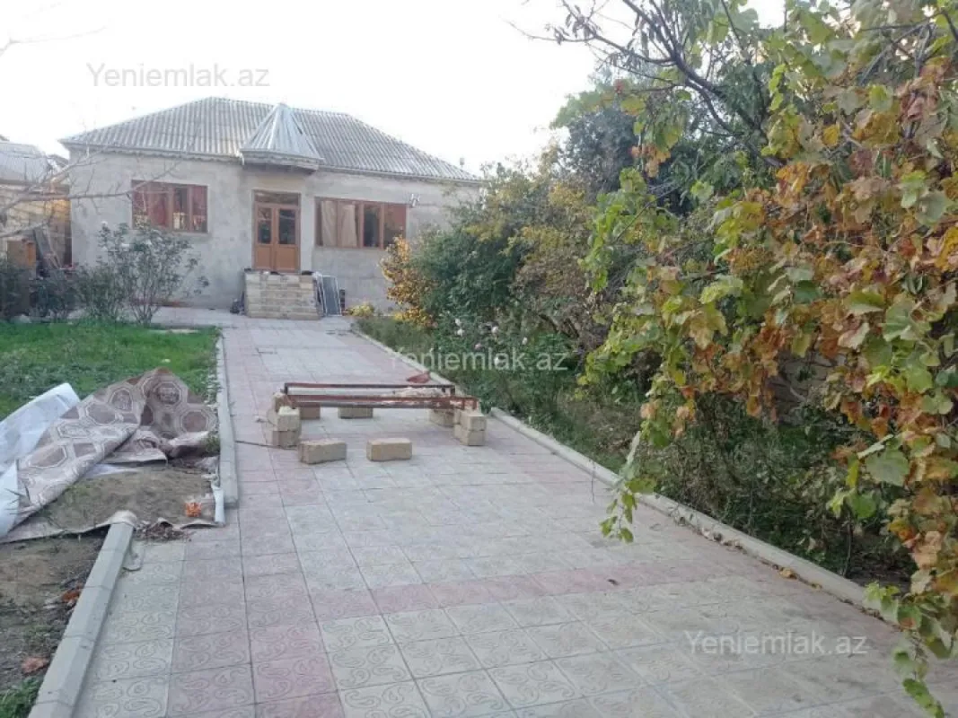 Satılır 4 otaqlı həyət evi 140 m²