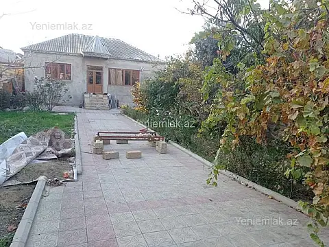 Satılır 4 otaqlı həyət evi 140 m²