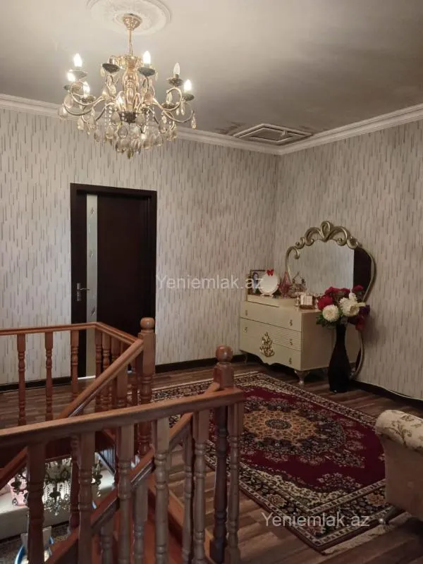 Satılır 5 otaqlı həyət evi 280 m²