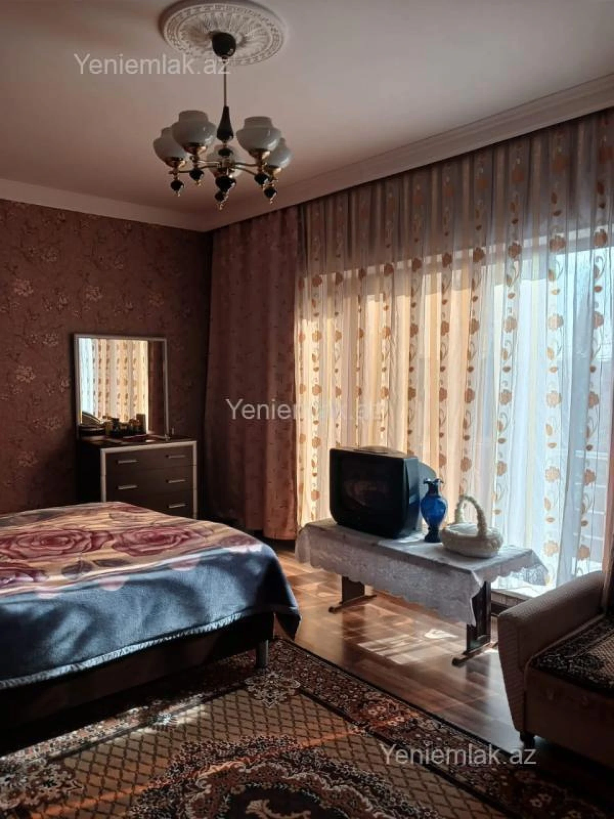 Satılır 5 otaqlı həyət evi 280 m²