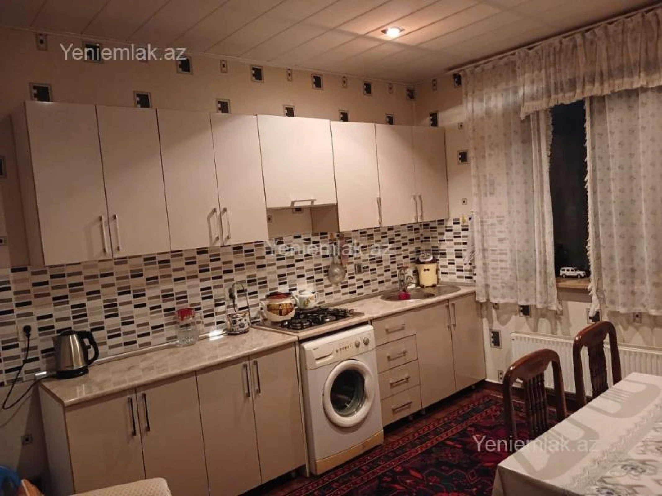 Satılır 5 otaqlı həyət evi 280 m²