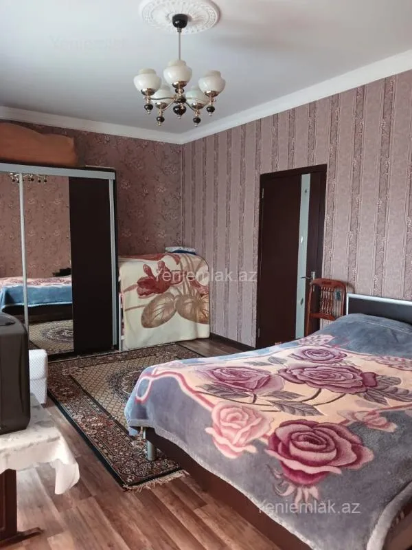 Satılır 5 otaqlı həyət evi 280 m²