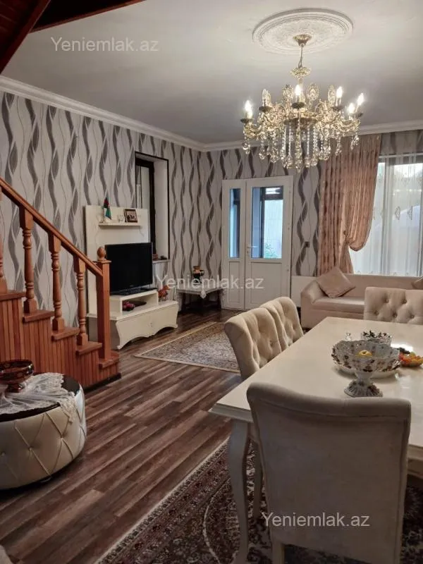 Satılır 5 otaqlı həyət evi 280 m²