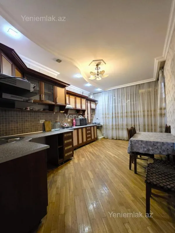 Satılır 3 otaqlı yeni tikili 130 m²