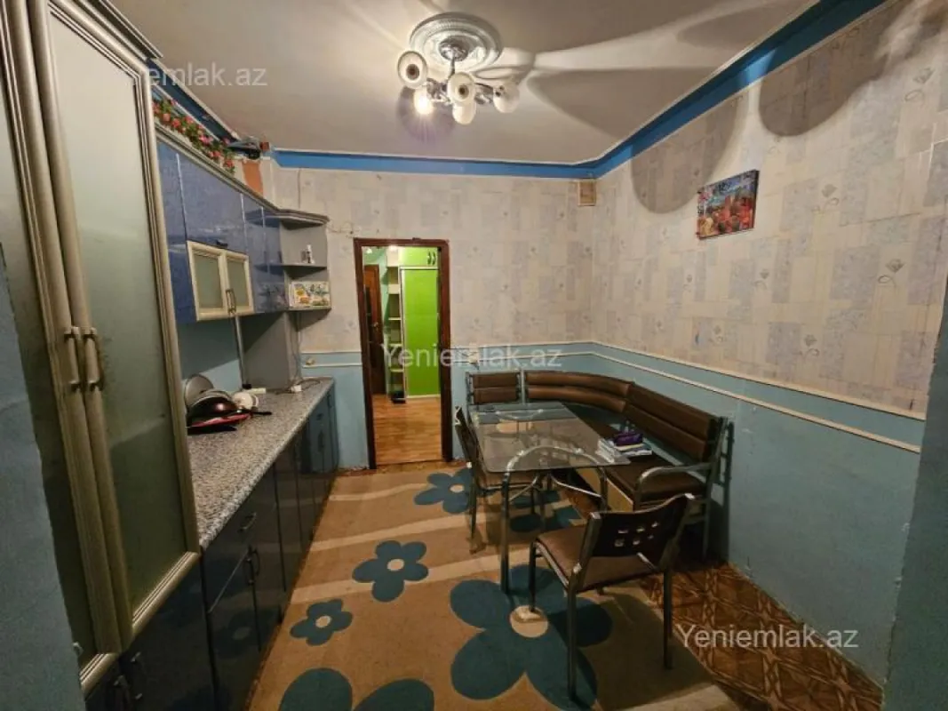 Satılır 3 otaqlı köhnə tikili 75 m²