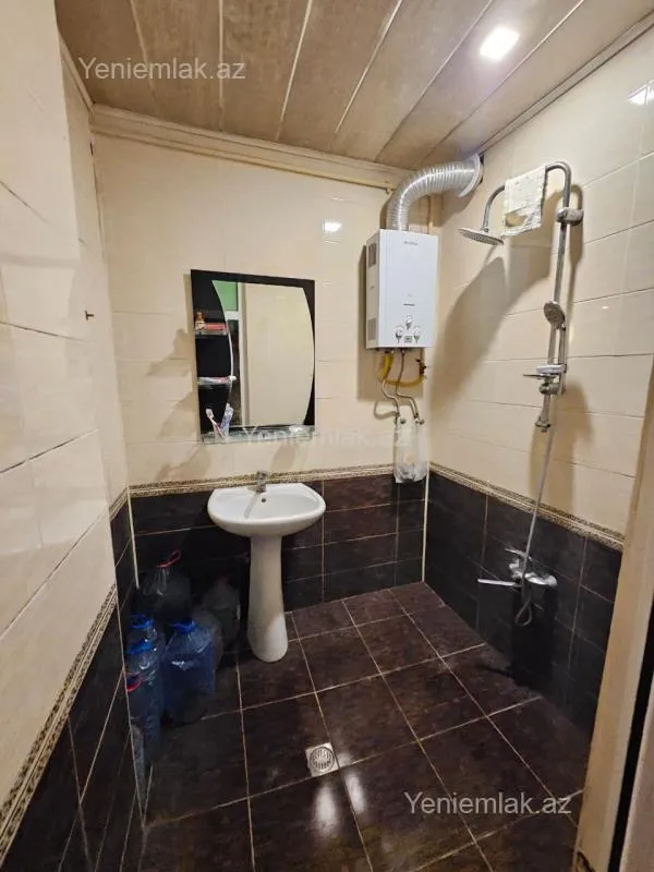 Satılır 3 otaqlı köhnə tikili 75 m²