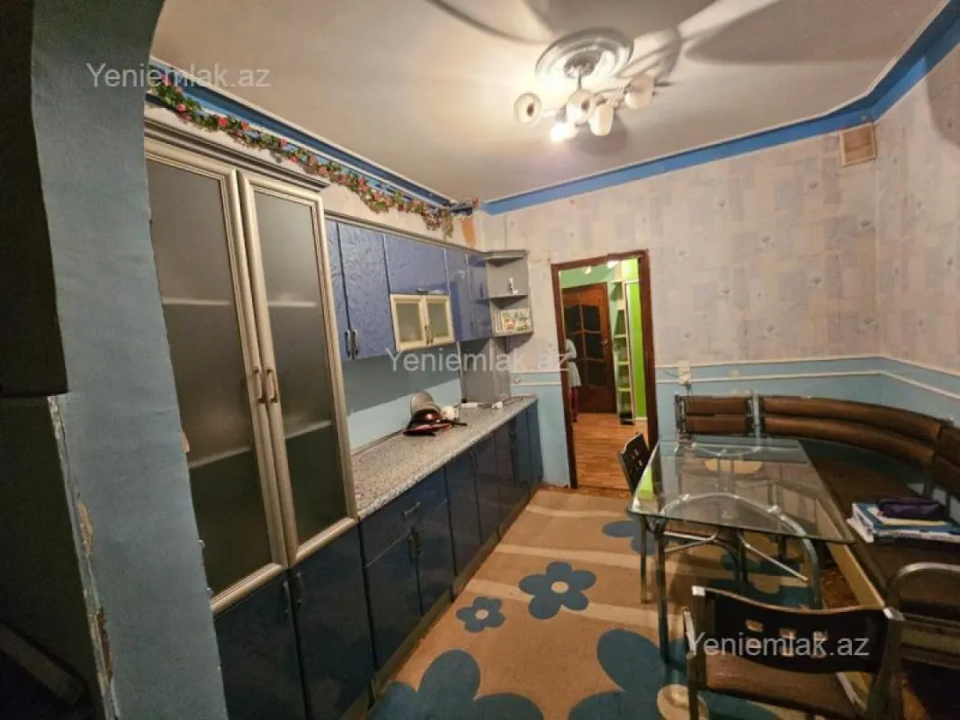 Satılır 3 otaqlı köhnə tikili 75 m²