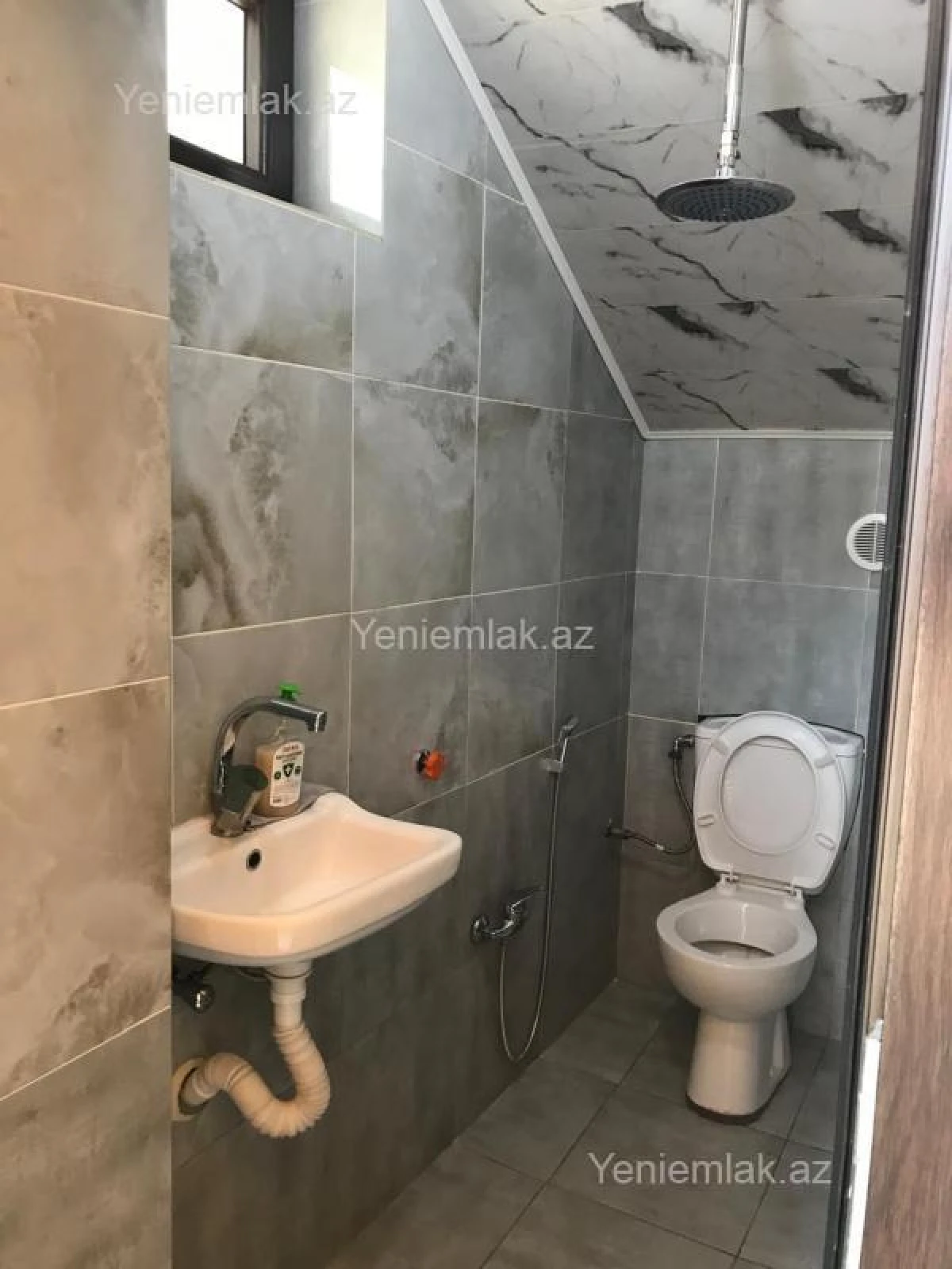 Satılır 7 otaqlı həyət evi 230 m²