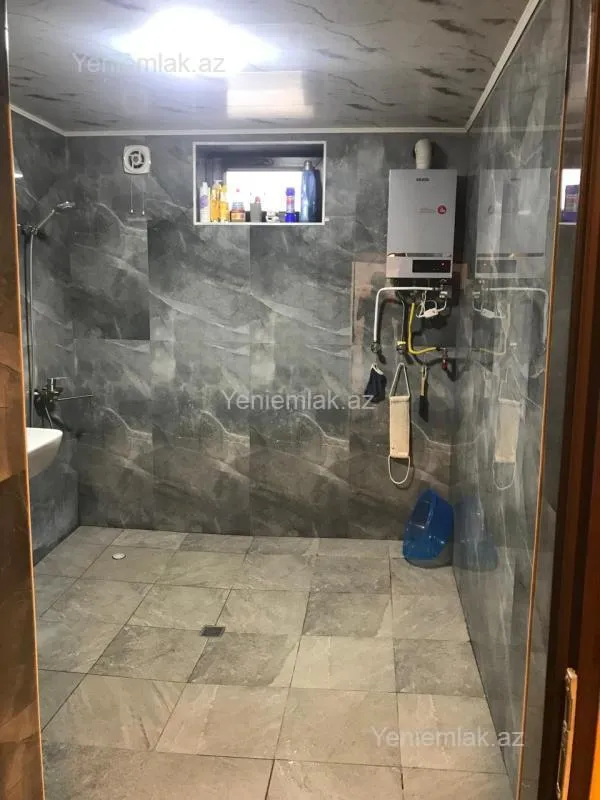 Satılır 7 otaqlı həyət evi 230 m²