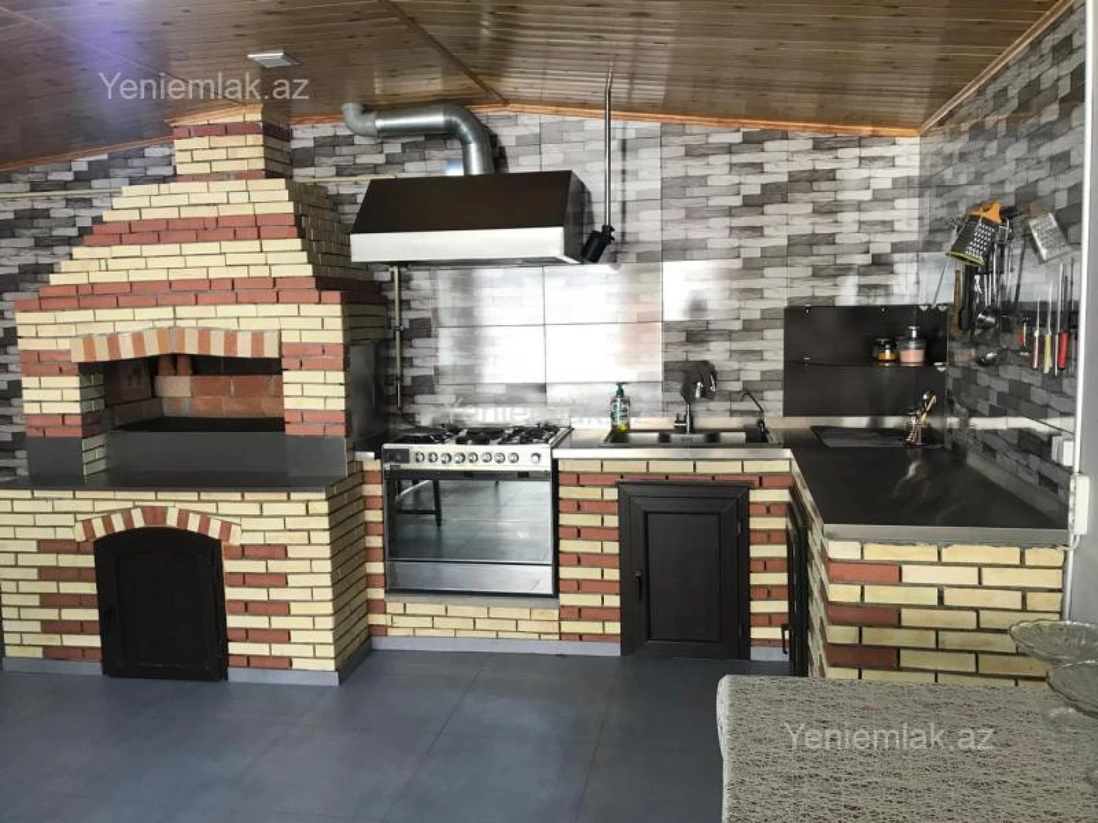 Satılır 7 otaqlı həyət evi 230 m²