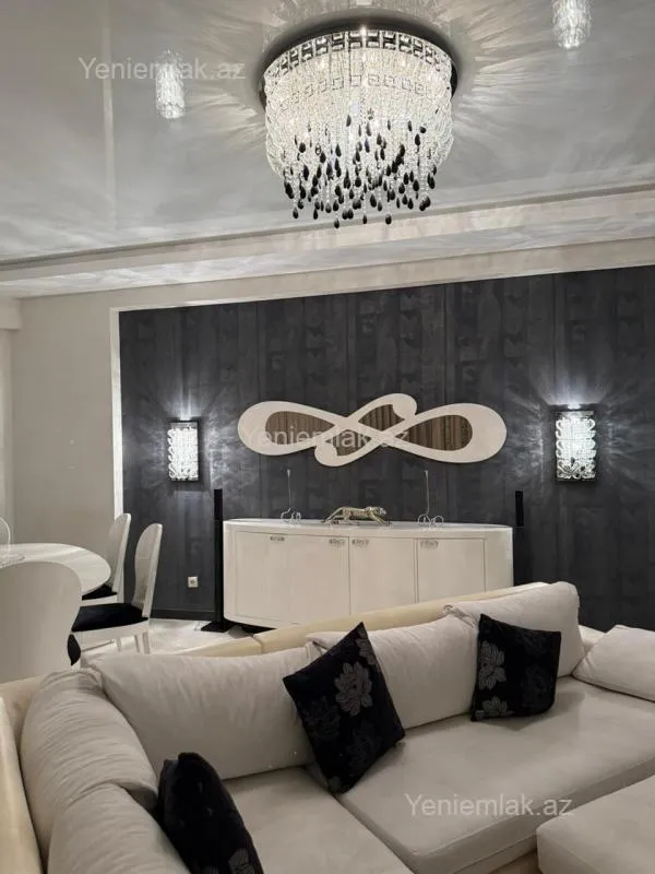 Satılır 3 otaqlı yeni tikili 130 m²