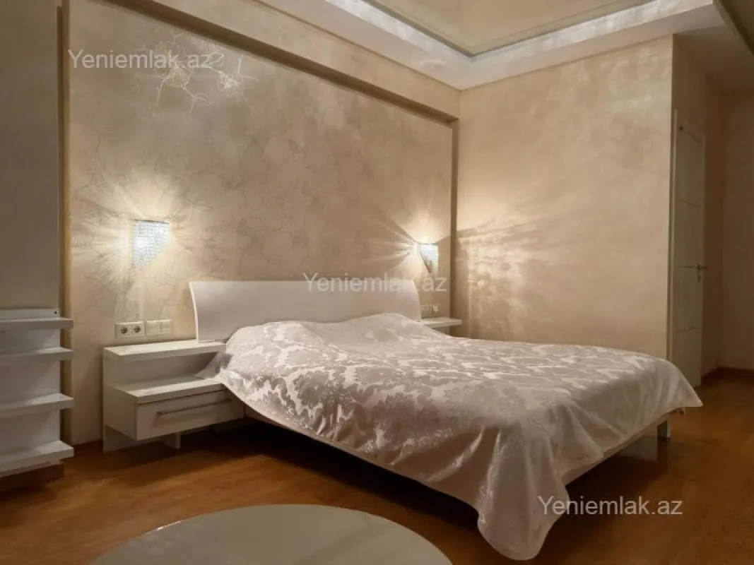 Satılır 3 otaqlı yeni tikili 130 m²