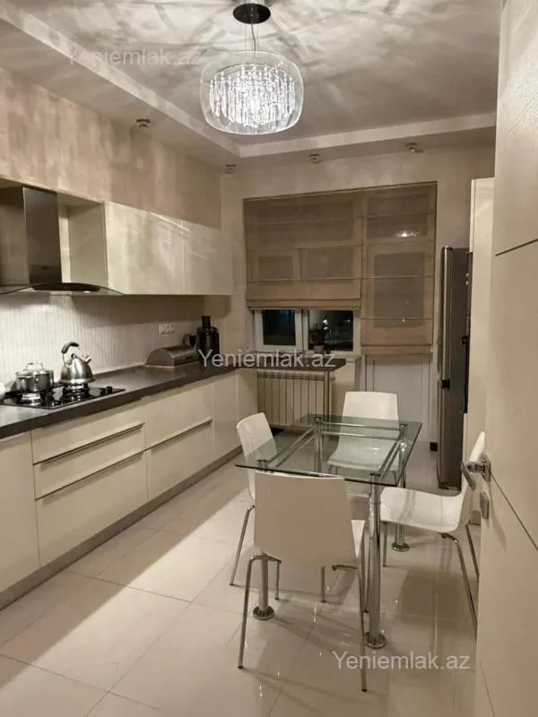 Satılır 3 otaqlı yeni tikili 130 m²