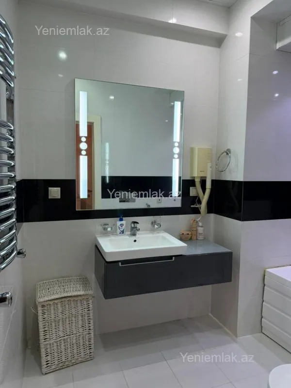 Satılır 3 otaqlı yeni tikili 130 m²