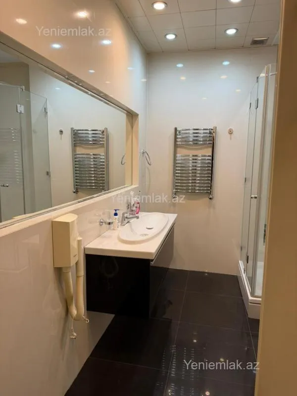 Satılır 3 otaqlı yeni tikili 130 m²